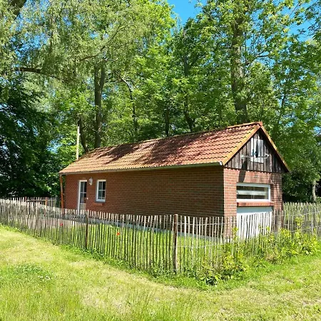 Hofgut Bisdamitz - Ferienhaus Knoff Exterior foto